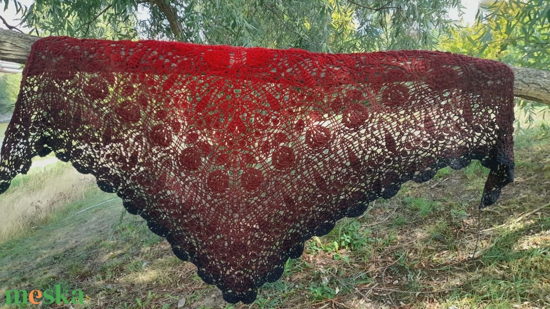 Rubin rózsa egyedi nagy horgolt kendő - ruha & divat - sál, sapka, kendő - vállkendő - Meska.hu