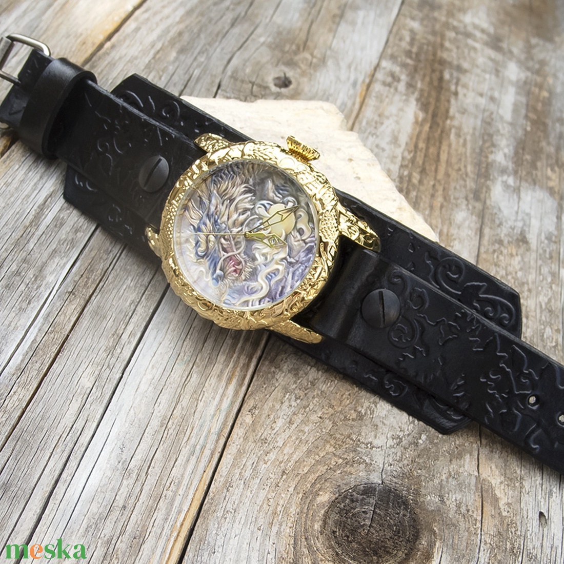 Fekete dombornyomott férfi karóra, Férfi kézműves karóra dombornyomott óratokkal és számlappal, Fekete sárkányos férfi k - ékszer - karóra és ékszeróra - karóra - Meska.hu