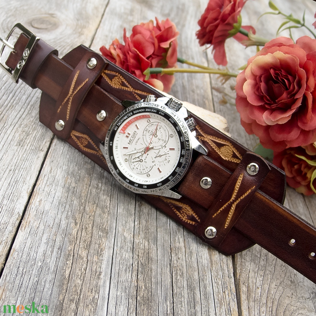 Férfi karóra, Katonai stílusú karóra kézműves dombornyomott óraszíjjal - ékszer - karóra és ékszeróra - karóra - Meska.hu