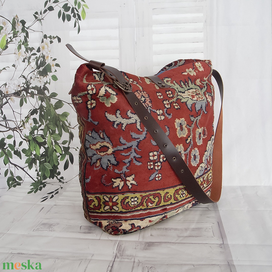 Virágmintás női kézműves oldaltáska, Selyemszövésű válltáska, Perzsa mintás keresztpántos táska - táska & tok - kézitáska & válltáska - nagy pakolós táska - Meska.hu