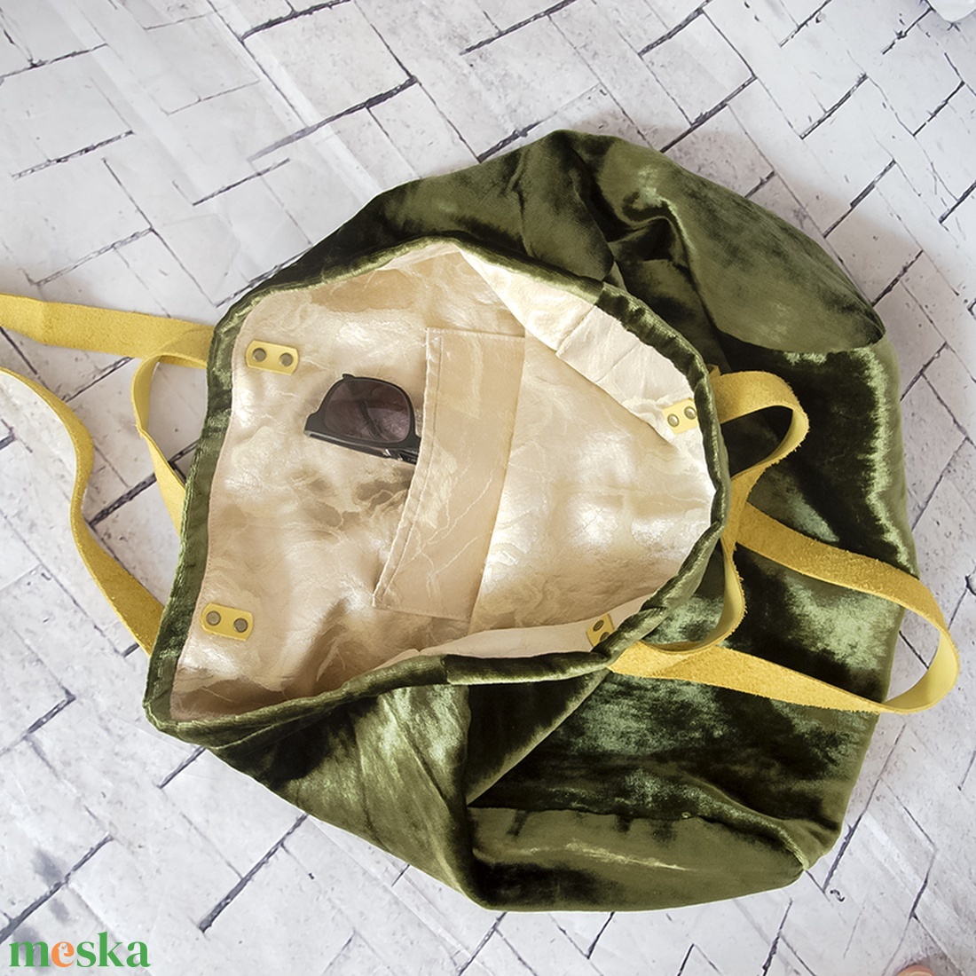 Egzotikus mohazöld táska a mindennapokra, Többfundkciós táska indiai bársonyból- - táska & tok - kézitáska & válltáska - nagy pakolós táska - Meska.hu