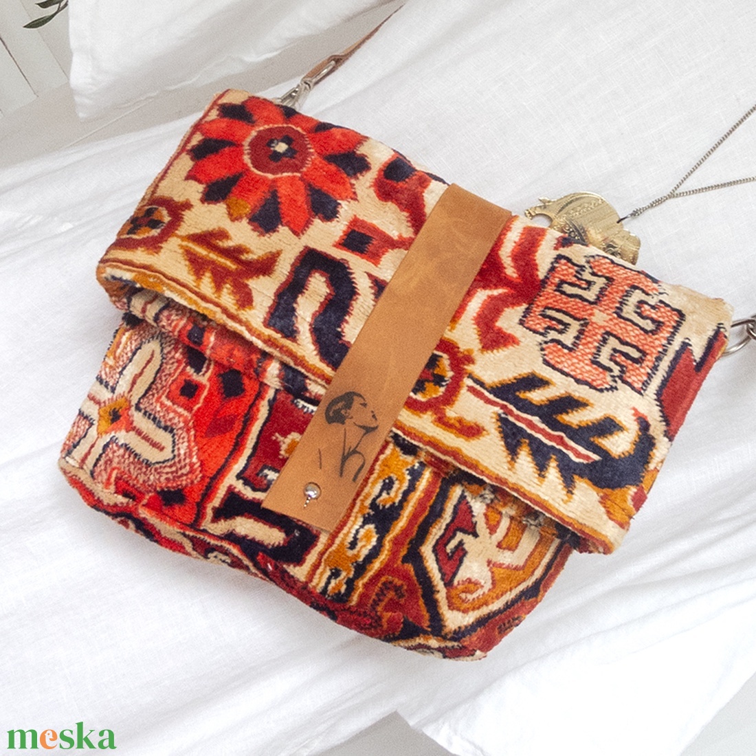 Keresztpántos olasz szőnyegtáska, Kilim mintás bársony szőnyeg övtáska, Kelim mintás parti táska - táska & tok - kézitáska & válltáska - vállon átvethető táska - Meska.hu Keresztpántos olasz szőnyegtáska, Kilim mintás bársony szőnyeg övtáska, Kelim mintás parti táska - táska & tok - kézitáska & válltáska - vállon átvethető táska - Meska.hu