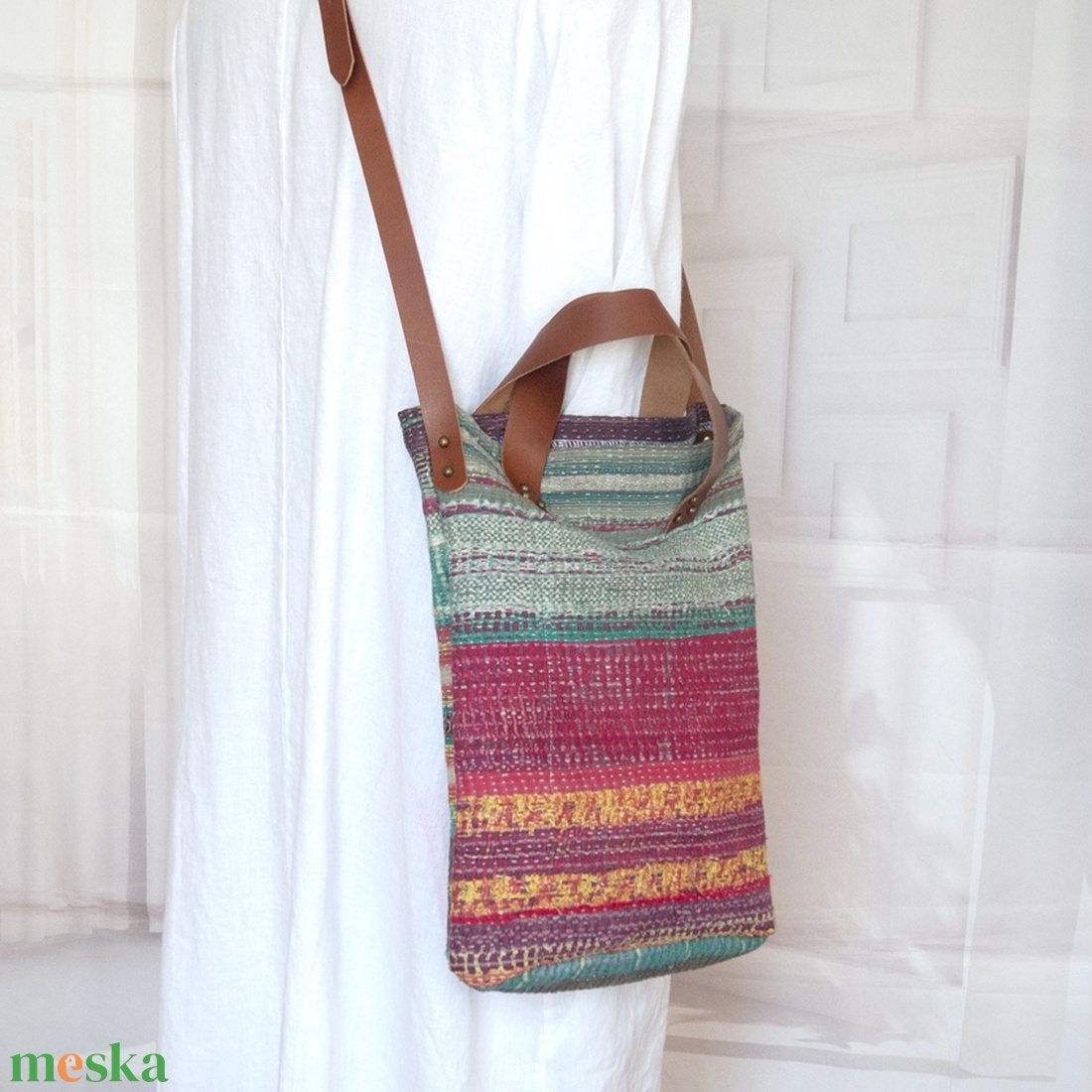 Indiai kantha keresztpántos táska, Kanhta oldaltáska, Indiai kantha válltáska - táska & tok - kézitáska & válltáska - vállon átvethető táska - Meska.hu