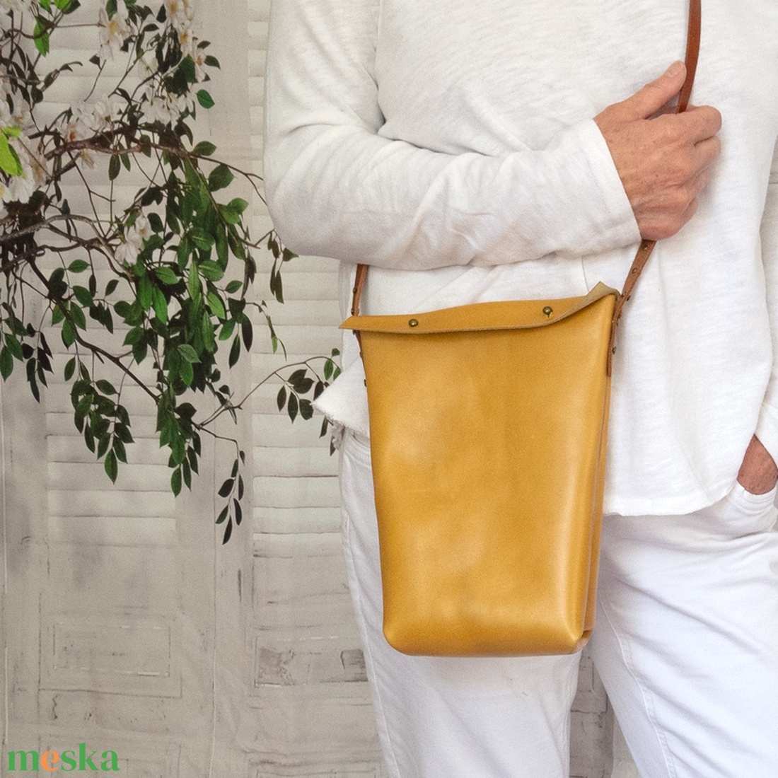 Minimalista marhabőr crossbody táska - táska & tok - kézitáska & válltáska - vállon átvethető táska - Meska.hu Minimalista marhabőr crossbody táska - táska & tok - kézitáska & válltáska - vállon átvethető táska - Meska.hu