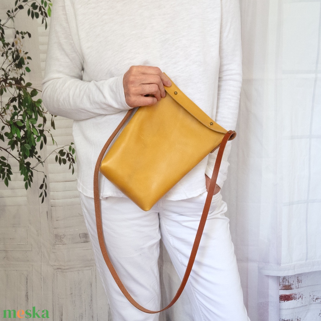 Minimalista marhabőr crossbody táska - táska & tok - kézitáska & válltáska - vállon átvethető táska - Meska.hu Minimalista marhabőr crossbody táska - táska & tok - kézitáska & válltáska - vállon átvethető táska - Meska.hu