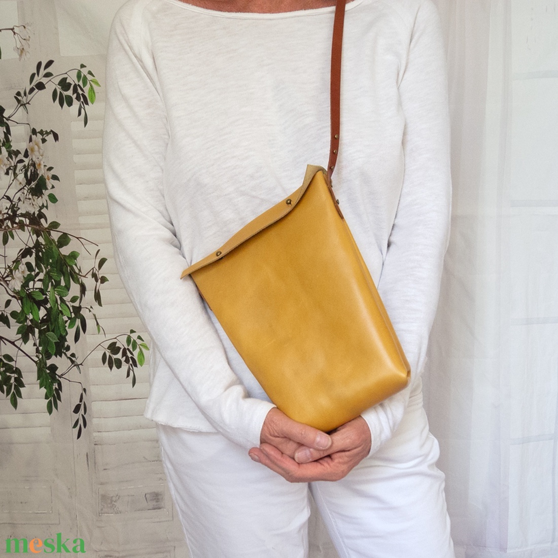 Minimalista marhabőr crossbody táska - táska & tok - kézitáska & válltáska - vállon átvethető táska - Meska.hu Minimalista marhabőr crossbody táska - táska & tok - kézitáska & válltáska - vállon átvethető táska - Meska.hu