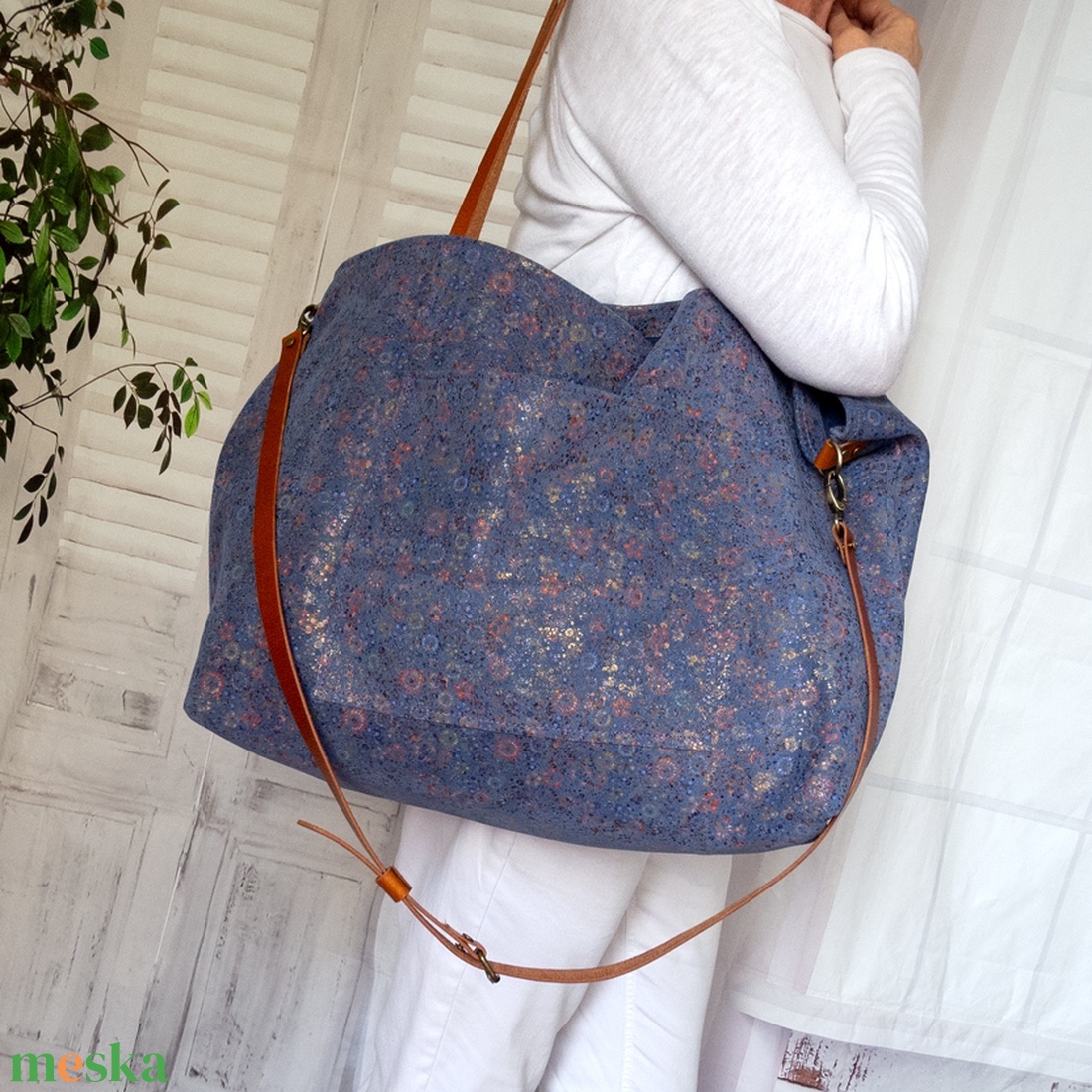 Túlméretezett nubuk válltáska szemüvegtokkal - táska & tok - kézitáska & válltáska - nagy pakolós táska - Meska.hu