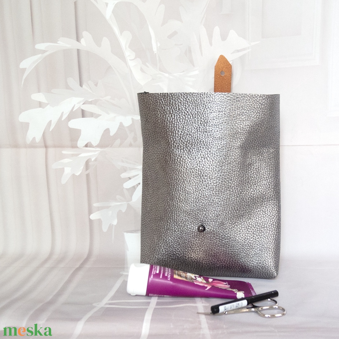 Marhabőr sminktáska, Ezüst színű olasz neszeszer, piperetáska, kozmetikai táska - táska & tok - neszesszer - Meska.hu