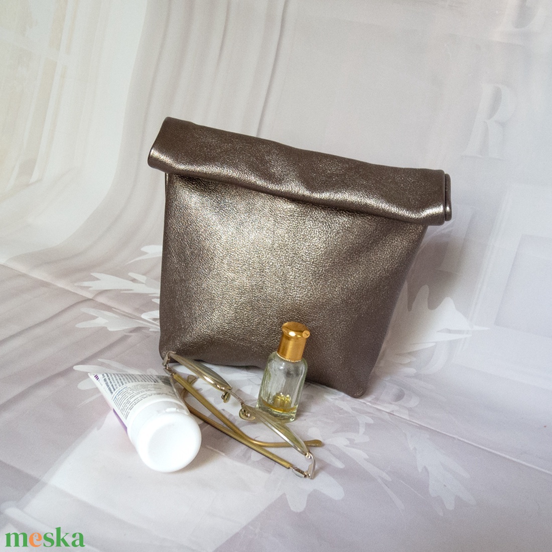 Marhabőr sminktáska,  Bronz színű olasz marhabőr neszeszer, piperetáska - szépségápolás - arcápolás - smink kellék - Meska.hu