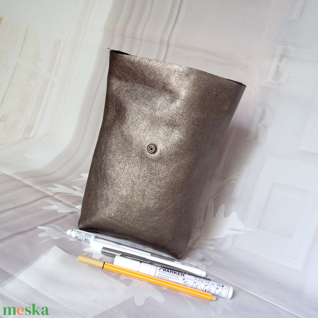 Marhabőr sminktáska,  Bronz színű olasz marhabőr neszeszer, piperetáska - szépségápolás - arcápolás - smink kellék - Meska.hu