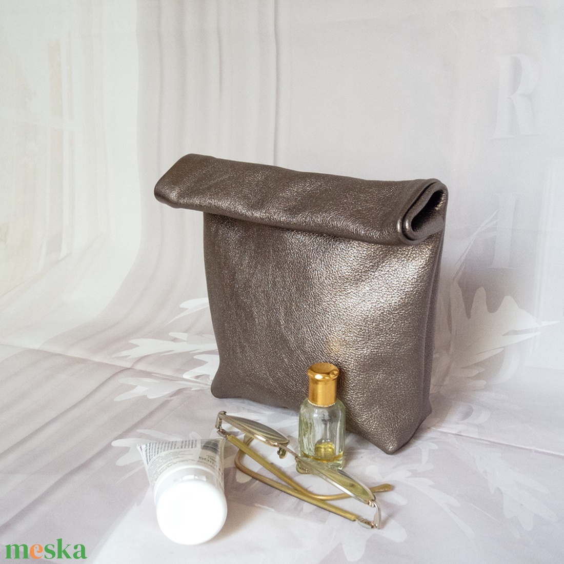 Marhabőr sminktáska,  Bronz színű olasz marhabőr neszeszer, piperetáska - szépségápolás - arcápolás - smink kellék - Meska.hu