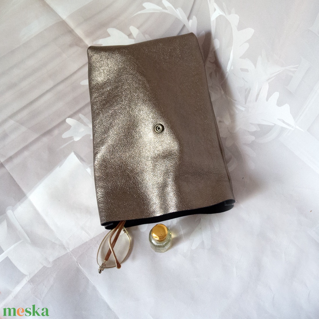 Marhabőr sminktáska,  Bronz színű olasz marhabőr neszeszer, piperetáska - szépségápolás - arcápolás - smink kellék - Meska.hu