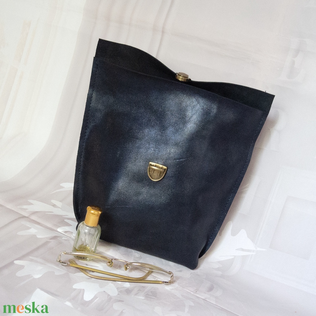 Éjkék olasz marhabőr kozmetikai táska, Bőr Sminktáska, Piperetáska vagy aminek akarod - táska & tok - neszesszer - Meska.hu