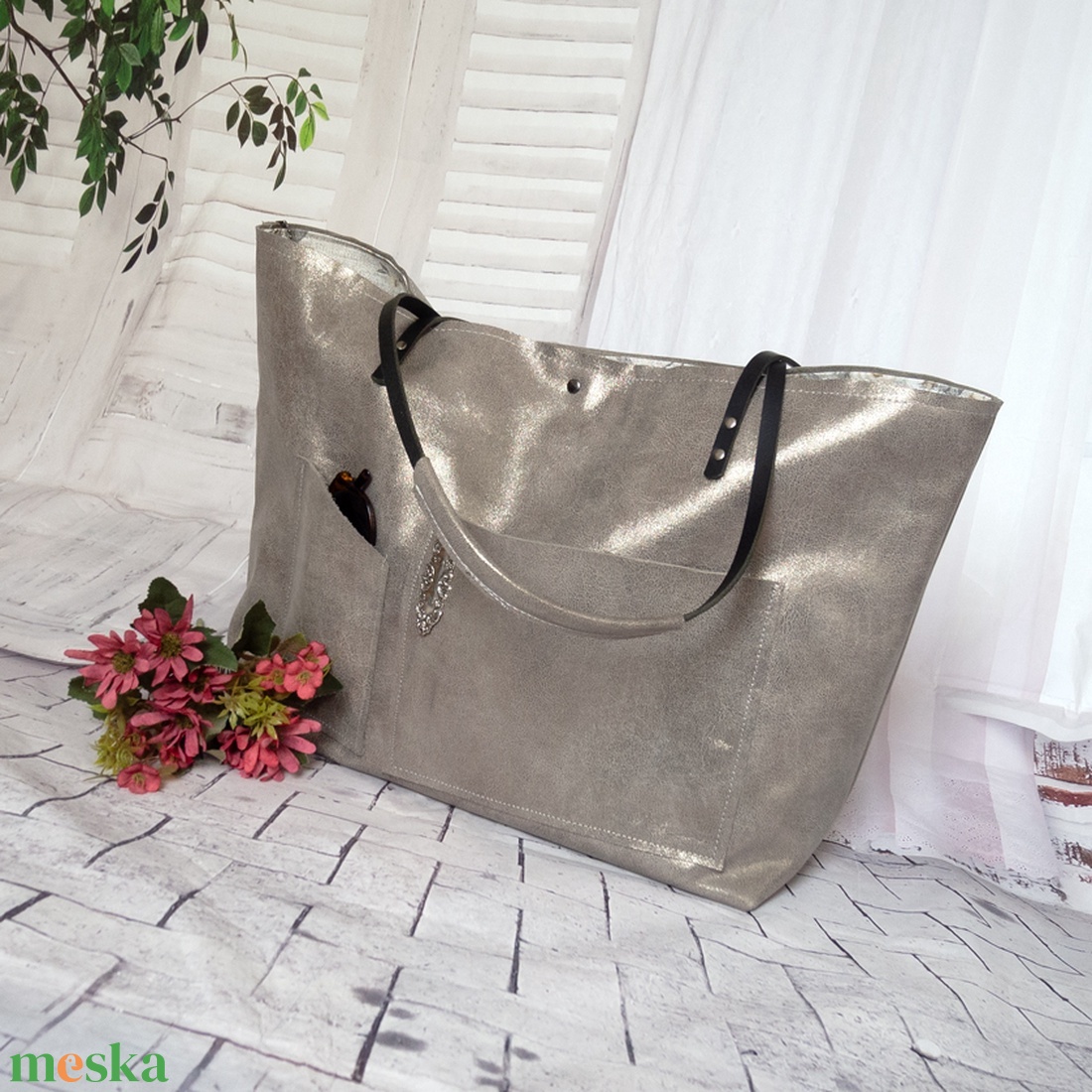 Ezüst színű olasz marhabőr táska tolltartóval, Nagy méretű olasz metál shopper - táska & tok - kézitáska & válltáska - nagy pakolós táska - Meska.hu