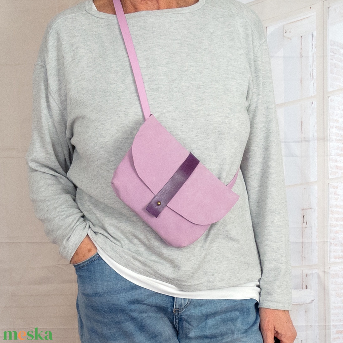 Halványlila nubuk bőr crossbody táska, Olasz nubuk mellkastáska, Válltáska, Parti táska - táska & tok - kézitáska & válltáska - vállon átvethető táska - Meska.hu