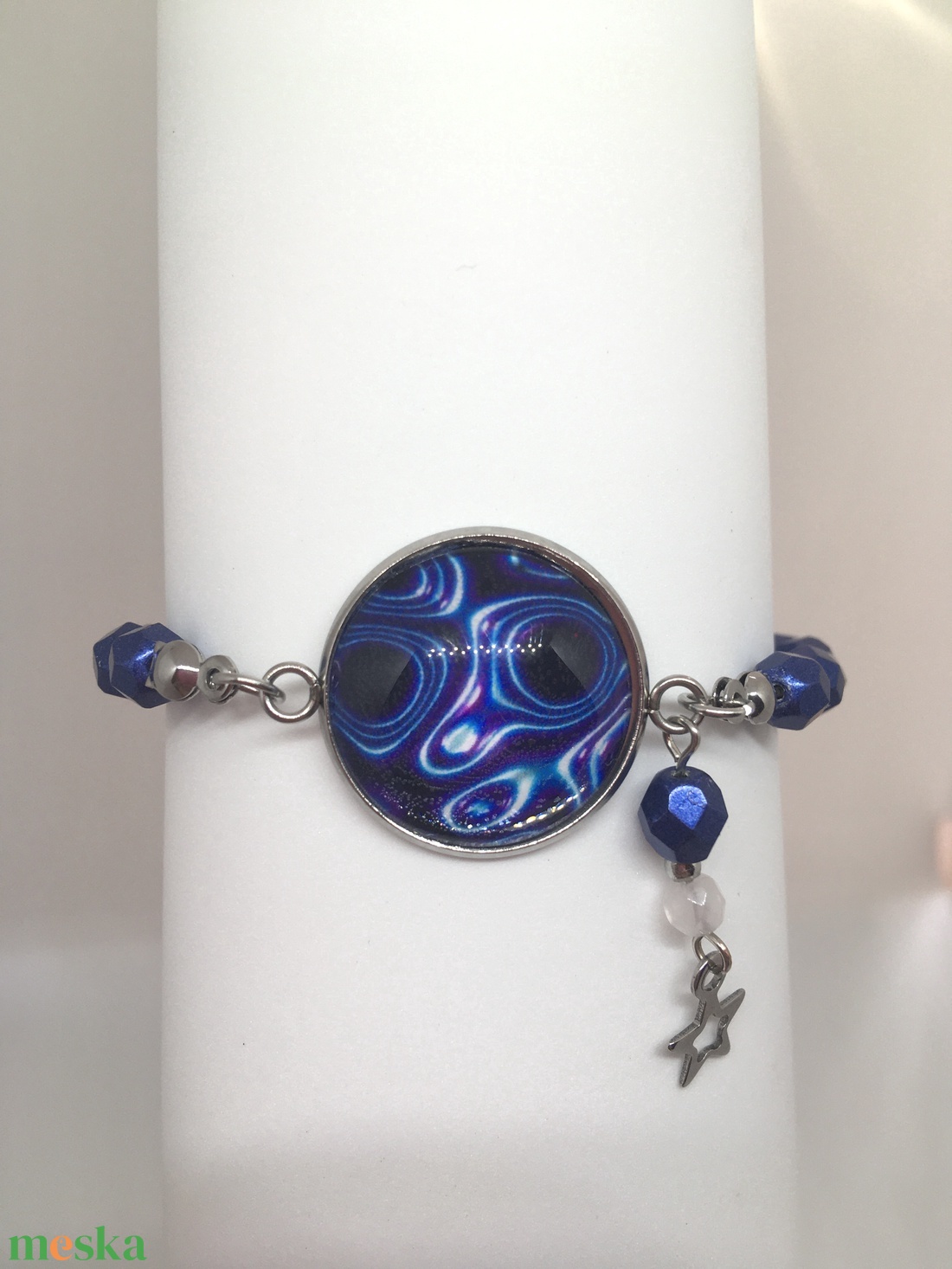 Liquid Blue - Üveglencsés medállal díszített gyöngy karkötő - ékszer - karkötő - gyöngyös karkötő - Meska.hu Liquid Blue - Üveglencsés medállal díszített gyöngy karkötő - ékszer - karkötő - gyöngyös karkötő - Meska.hu