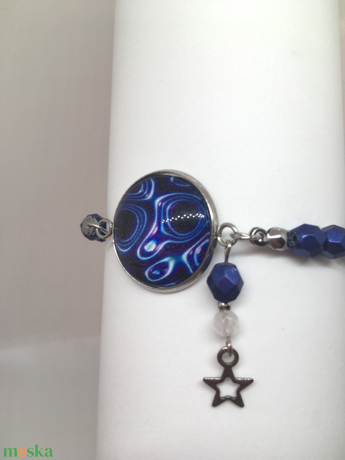 Liquid Blue - Üveglencsés medállal díszített gyöngy karkötő - ékszer - karkötő - gyöngyös karkötő - Meska.hu Liquid Blue - Üveglencsés medállal díszített gyöngy karkötő - ékszer - karkötő - gyöngyös karkötő - Meska.hu