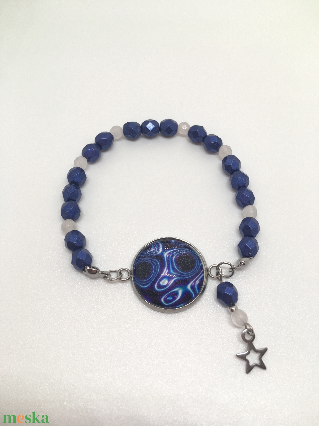 Liquid Blue - Üveglencsés medállal díszített gyöngy karkötő - ékszer - karkötő - gyöngyös karkötő - Meska.hu Liquid Blue - Üveglencsés medállal díszített gyöngy karkötő - ékszer - karkötő - gyöngyös karkötő - Meska.hu