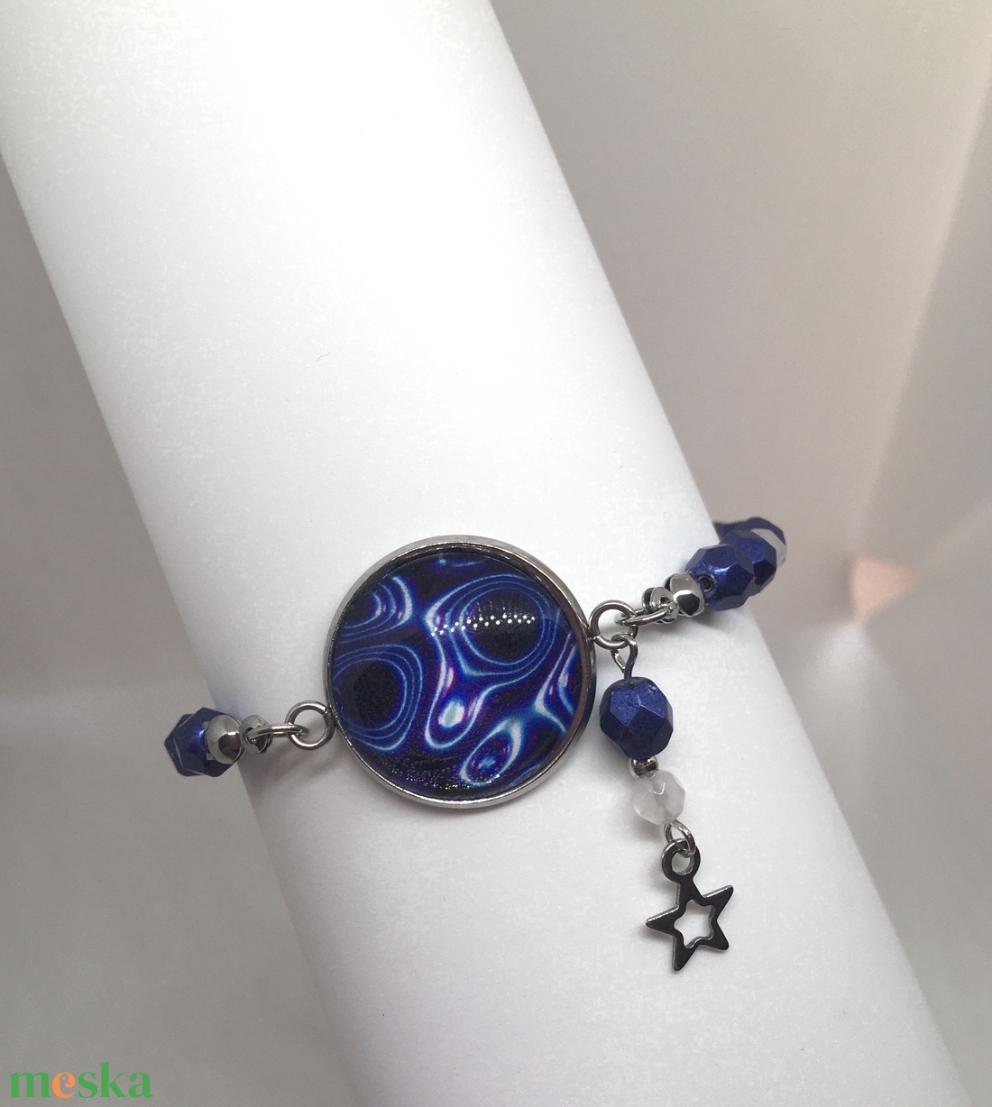 Liquid Blue - Üveglencsés medállal díszített gyöngy karkötő - ékszer - karkötő - gyöngyös karkötő - Meska.hu Liquid Blue - Üveglencsés medállal díszített gyöngy karkötő - ékszer - karkötő - gyöngyös karkötő - Meska.hu