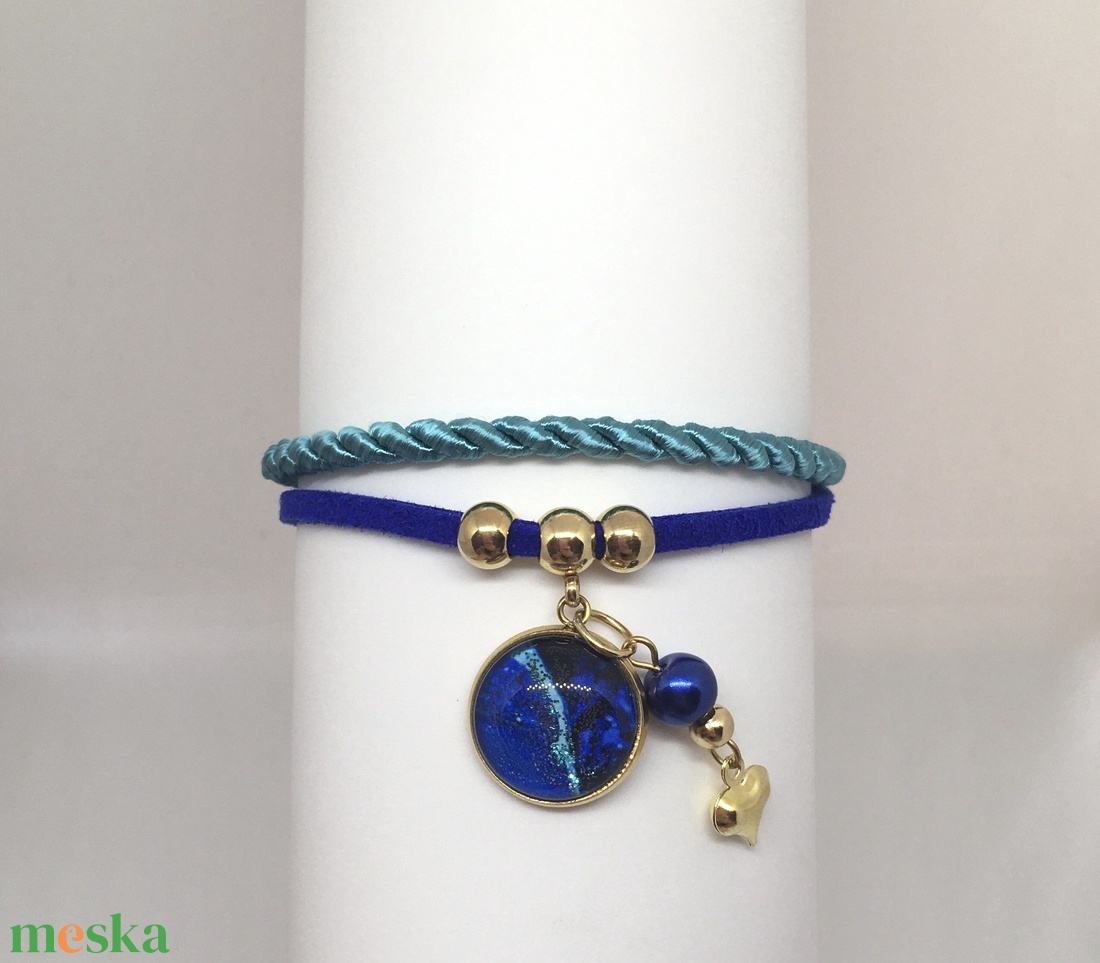 Turquoise Ocean - Selyemzsinór és bőr karkötő üveglencsés medállal - ékszer - karkötő - karkötő medállal - Meska.hu
