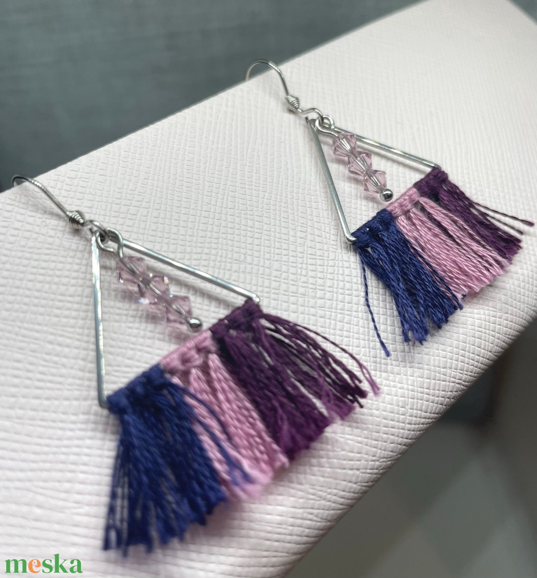 Mauve Dawn - Cérna és Swarovski gyöngy fülbevaló - ékszer - fülbevaló - lógó fülbevaló - Meska.hu Mauve Dawn - Cérna és Swarovski gyöngy fülbevaló - ékszer - fülbevaló - lógó fülbevaló - Meska.hu
