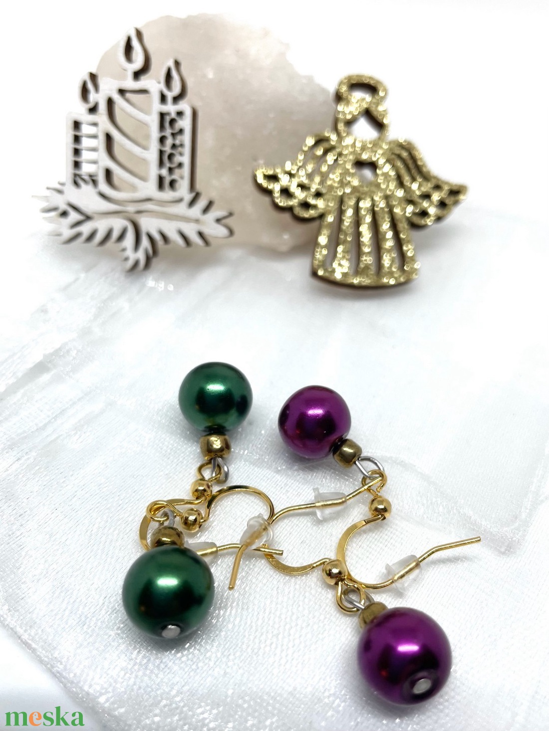 Festive Pearls - Karácsonyi gömb teklagyöngy fülbevaló - ékszer - fülbevaló - lógó fülbevaló - Meska.hu Festive Pearls - Karácsonyi gömb teklagyöngy fülbevaló - ékszer - fülbevaló - lógó fülbevaló - Meska.hu