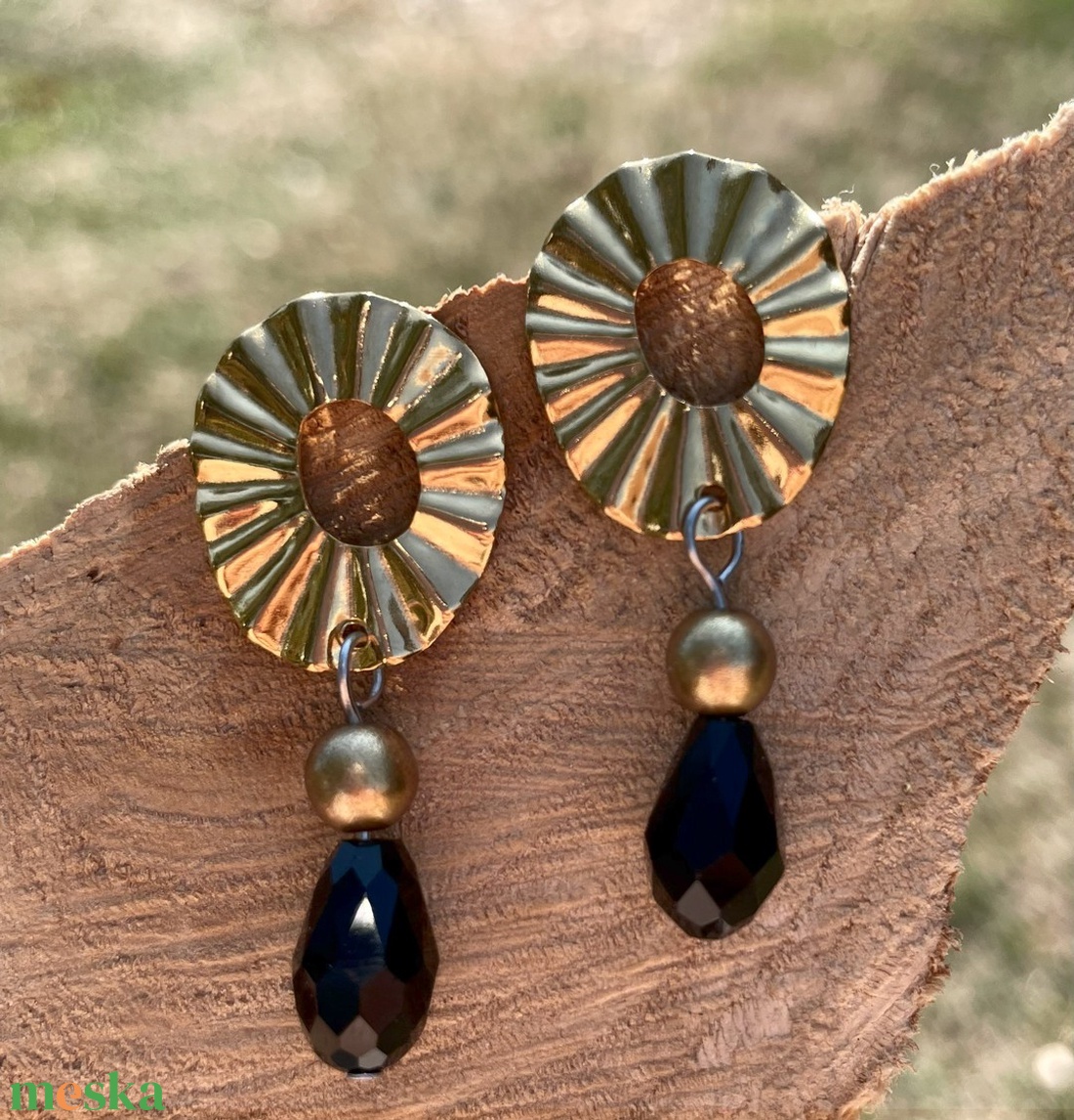 Black and Gold - Elegáns lógó fülbevaló - ékszer - fülbevaló - lógó csepp fülbevaló - Meska.hu