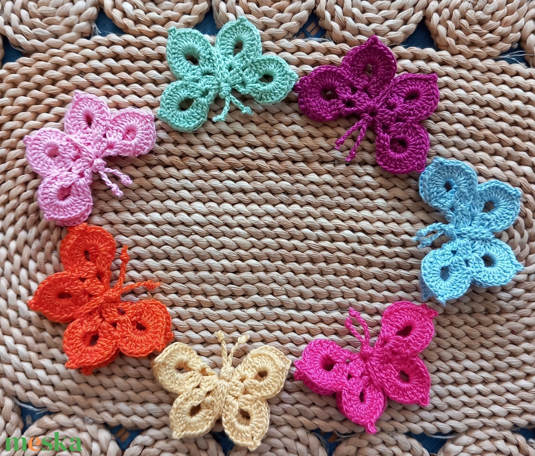 Horgolt, kicsi 3D pillangók - otthon & életmód - dekoráció - dísztárgy - Meska.hu