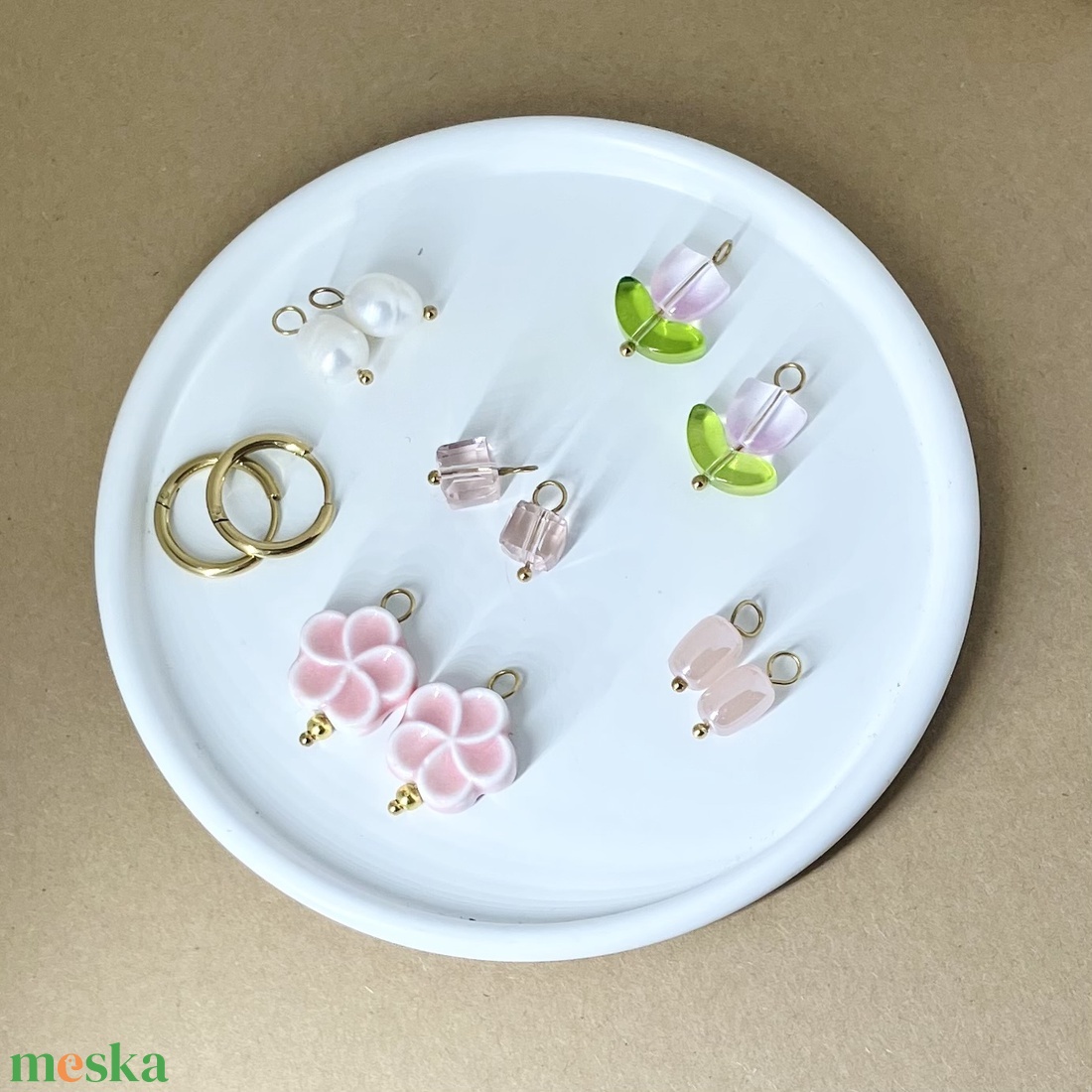 Fülbevaló szett rózsaszín-fehér - ékszer - fülbevaló - karika fülbevaló - Meska.hu