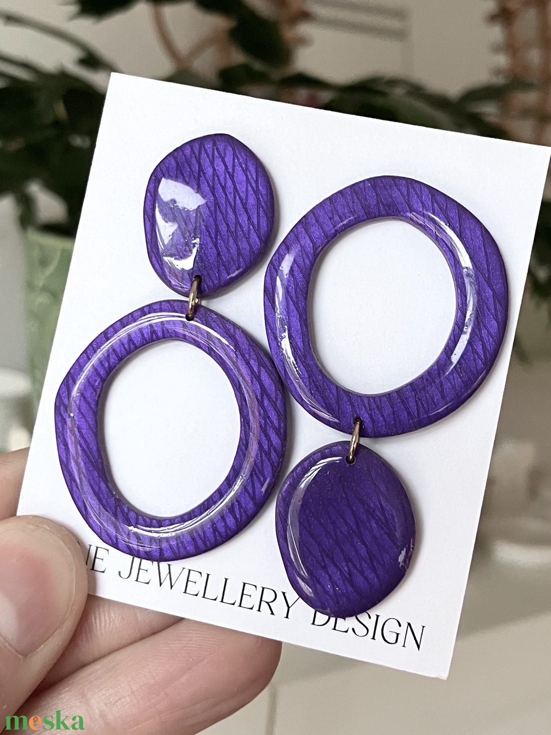 Nina aszimmetrikus fülbevaló lila - ékszer - fülbevaló - lógó fülbevaló - Meska.hu