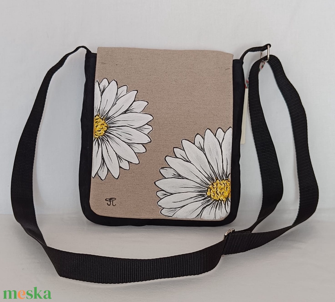 Kézzel festett Margaréta mintás tarisznya - táska & tok - kézitáska & válltáska - vállon átvethető táska - Meska.hu