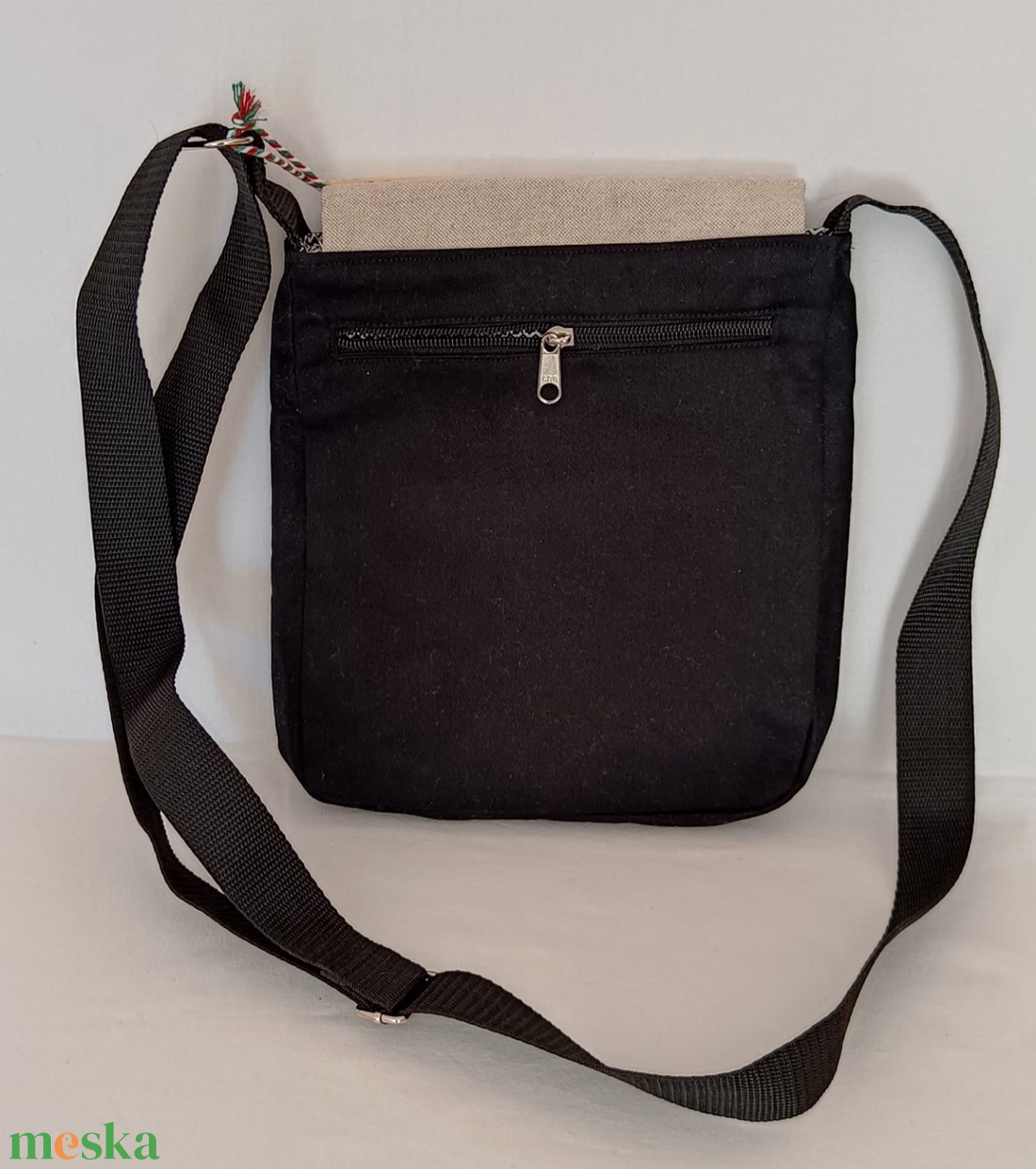 Kézzel festett Margaréta mintás tarisznya - táska & tok - kézitáska & válltáska - vállon átvethető táska - Meska.hu