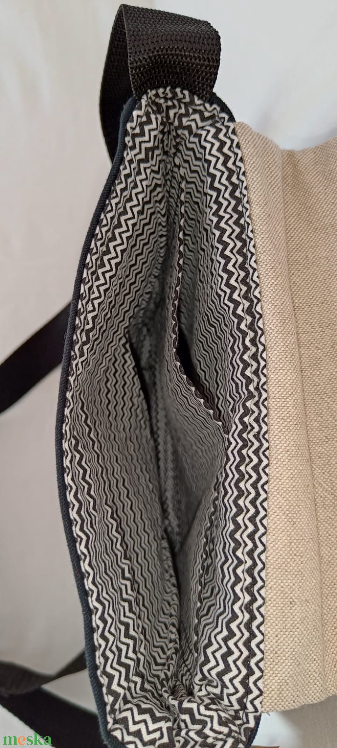 Kézzel festett Margaréta mintás tarisznya - táska & tok - kézitáska & válltáska - vállon átvethető táska - Meska.hu