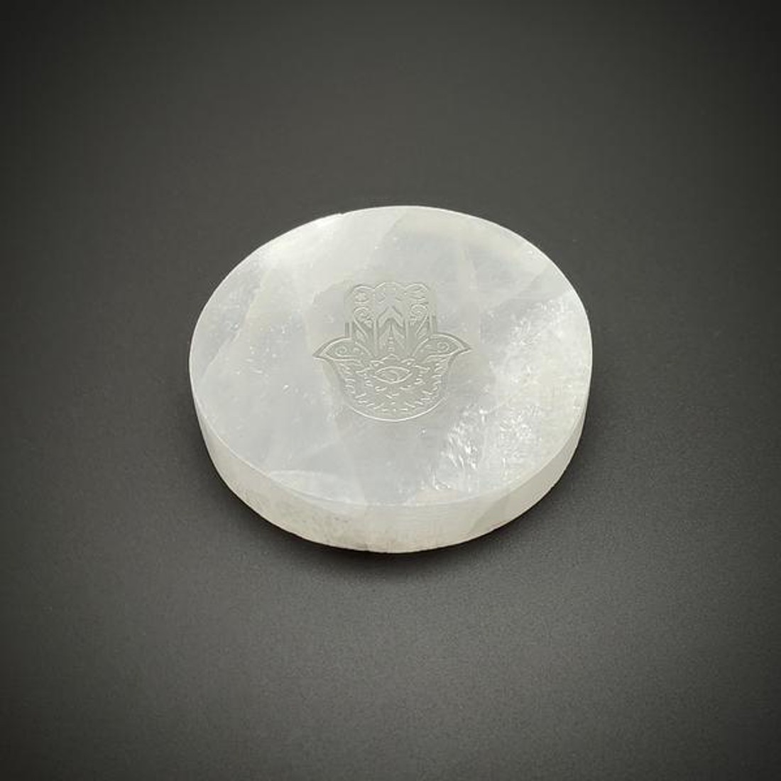 Szelenit korong Fatima keze ezüst matricás 6-7cm - kellékek & szerszámok - ásvány alapanyag - szelenit korong - Meska.hu Szelenit korong Fatima keze ezüst matricás 6-7cm - kellékek & szerszámok - ásvány alapanyag - szelenit korong - Meska.hu