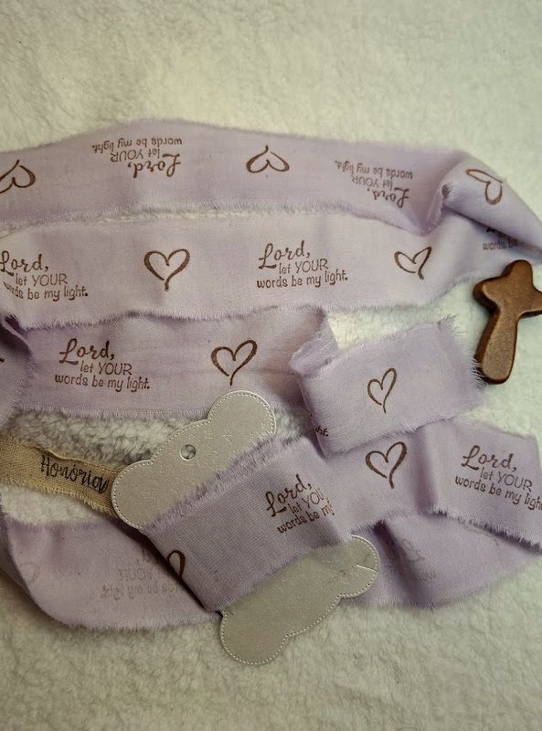 Kézzel festett és bélyegzett, tépett, pamutszalag, Bibliai, igés, felirattal- antik világoslila-001 -  - Meska.hu