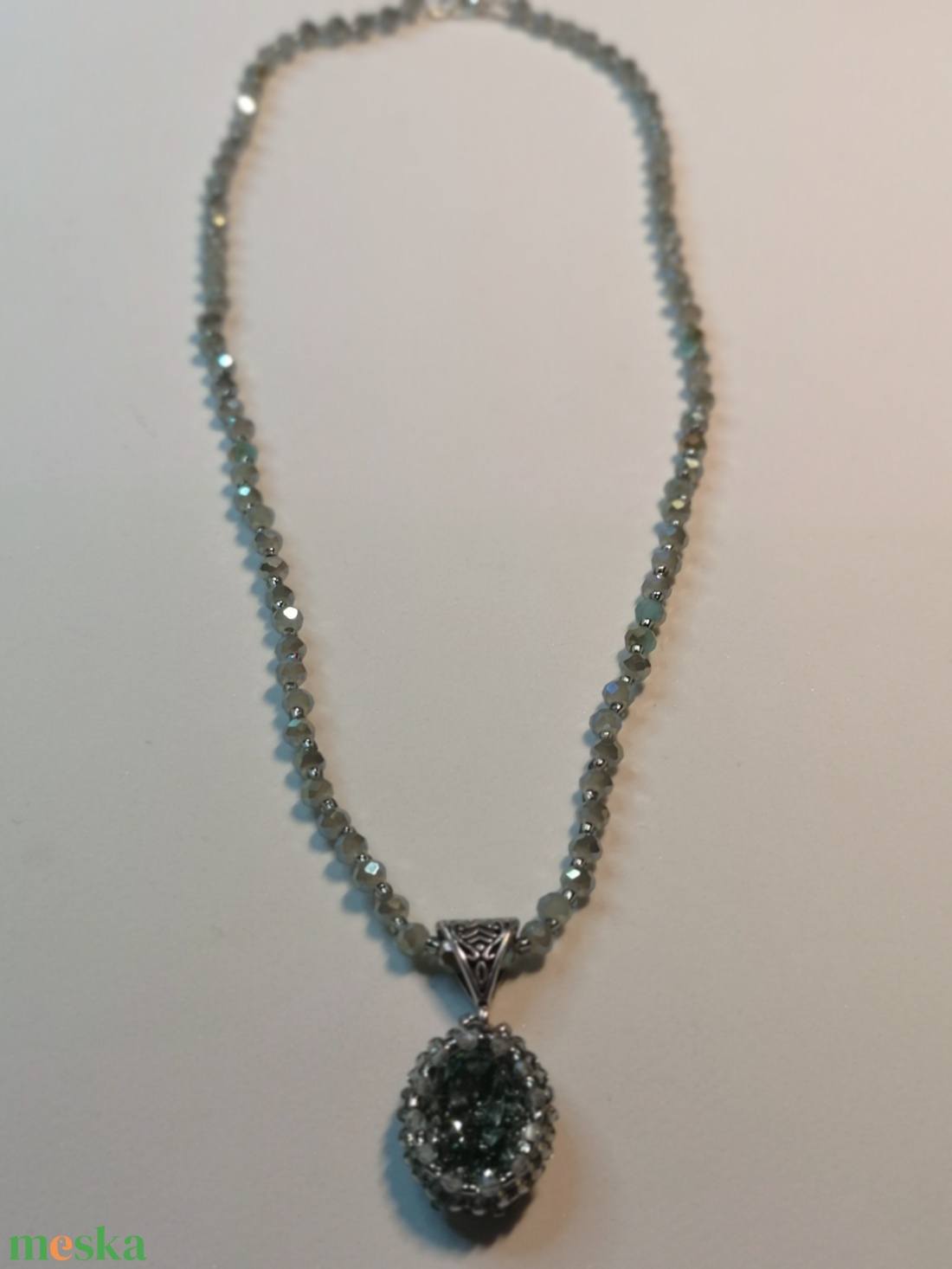 nyaklánc ovális medállal - ékszer - nyaklánc - gyöngyös nyaklánc - Meska.hu