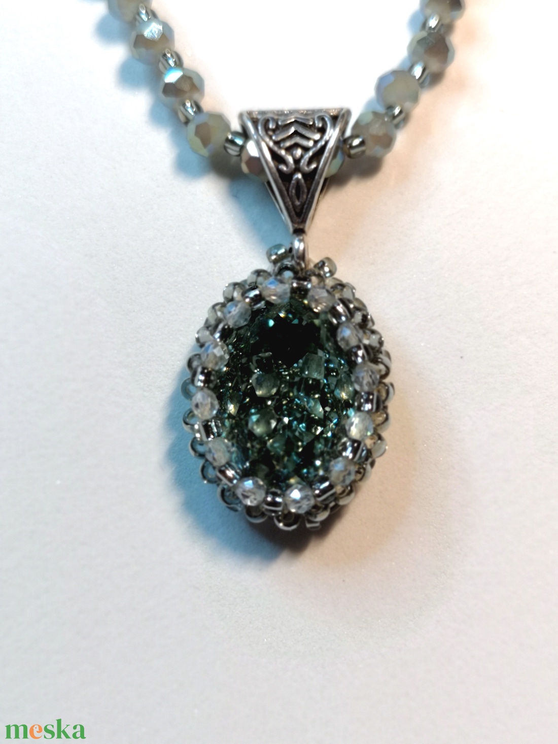 nyaklánc ovális medállal - ékszer - nyaklánc - gyöngyös nyaklánc - Meska.hu