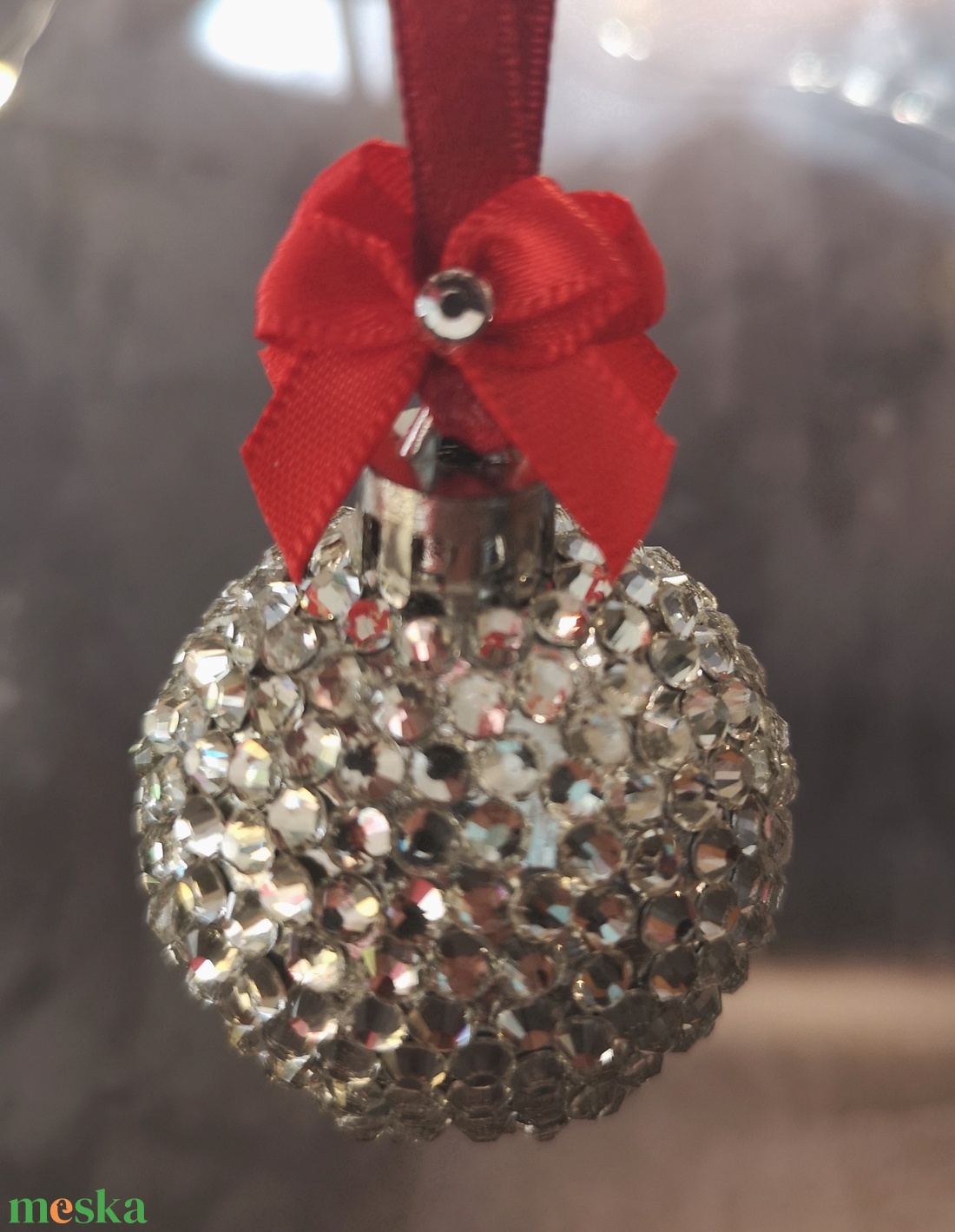 Üvegstrasszal bevont gömbök - karácsony - karácsonyi lakásdekoráció - karácsonyfadíszek - Meska.hu