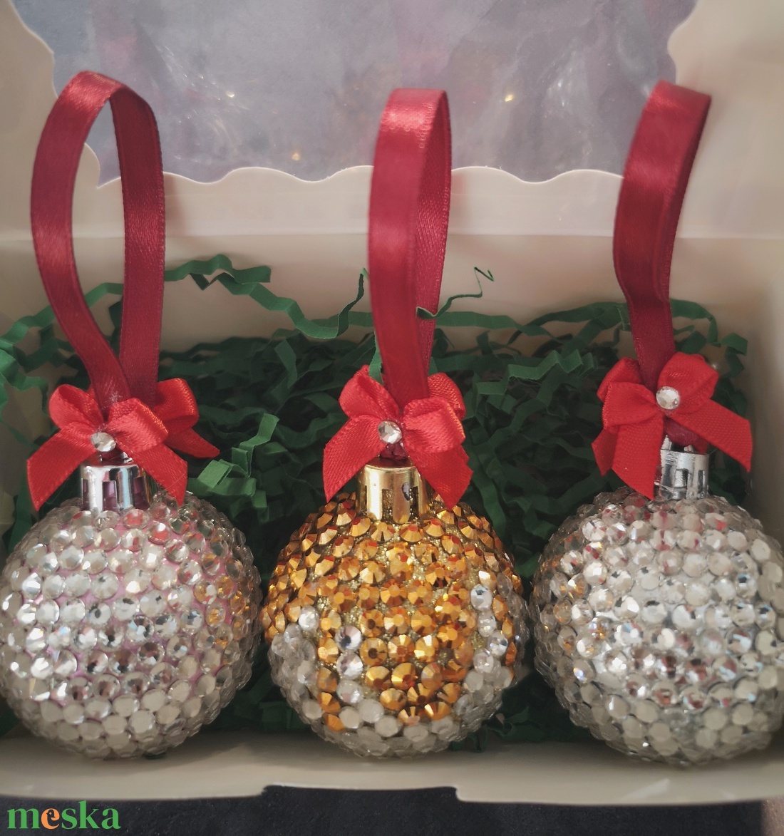 Üvegstrasszal bevont gömbök - karácsony - karácsonyi lakásdekoráció - karácsonyfadíszek - Meska.hu
