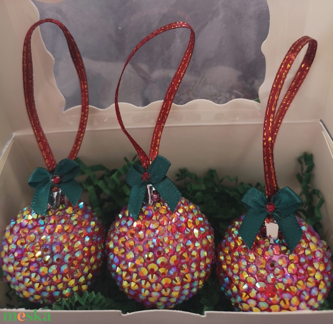 Szivárványos színű karácsonyi gömb - karácsony - karácsonyi lakásdekoráció - karácsonyfadíszek - Meska.hu
