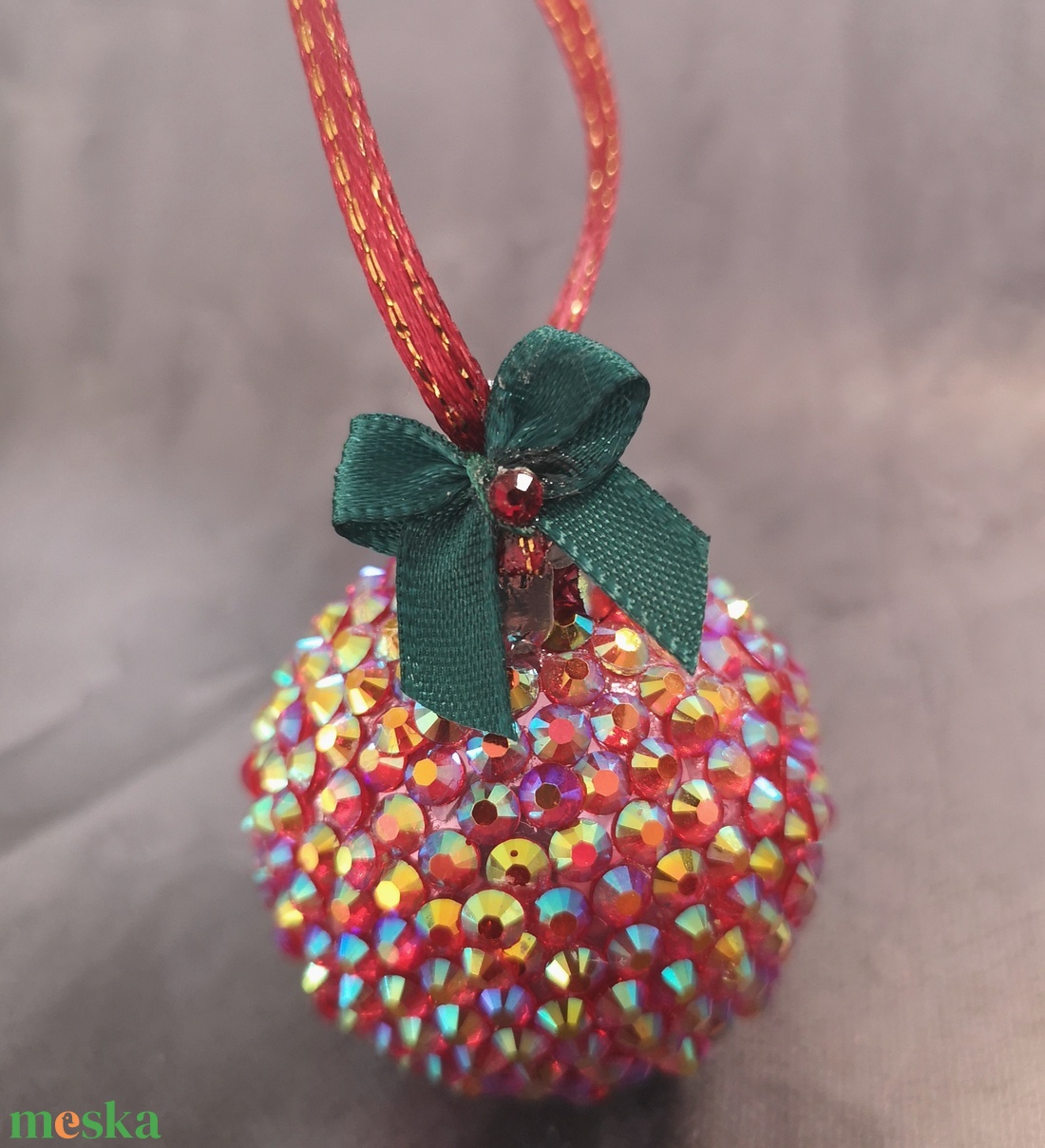 Szivárványos színű karácsonyi gömb - karácsony - karácsonyi lakásdekoráció - karácsonyfadíszek - Meska.hu