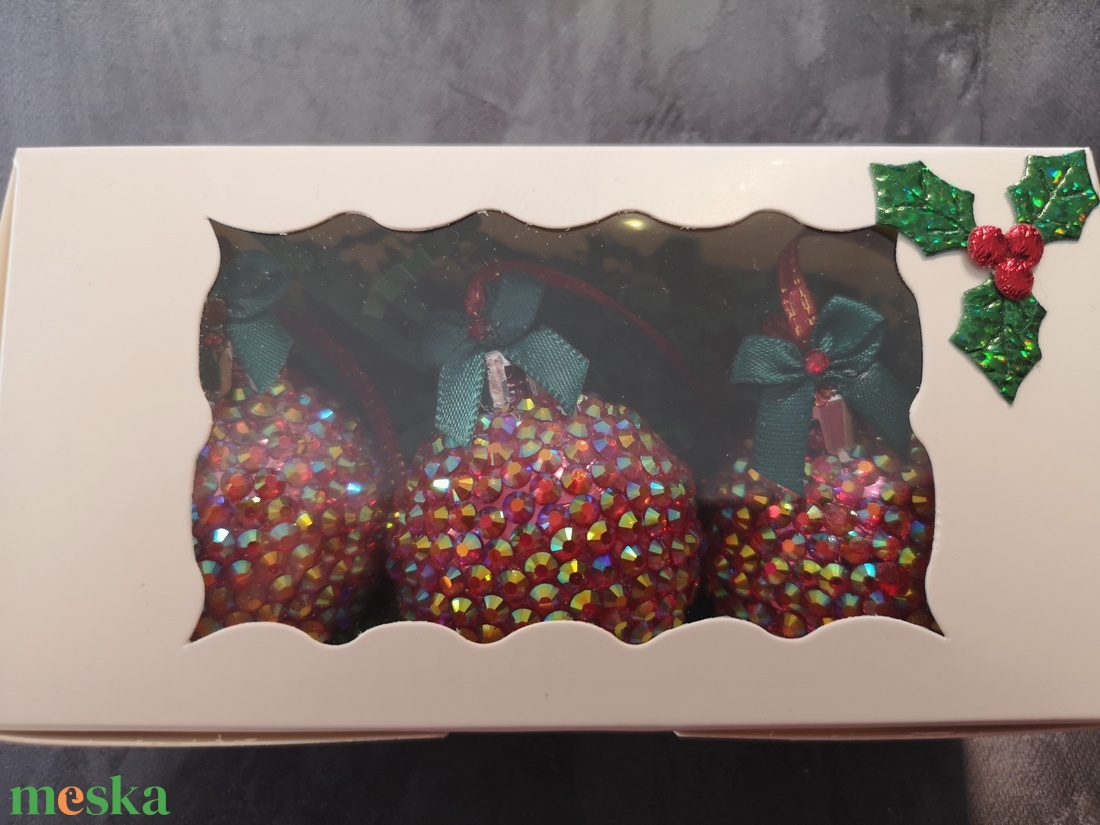 Szivárványos színű karácsonyi gömb - karácsony - karácsonyi lakásdekoráció - karácsonyfadíszek - Meska.hu