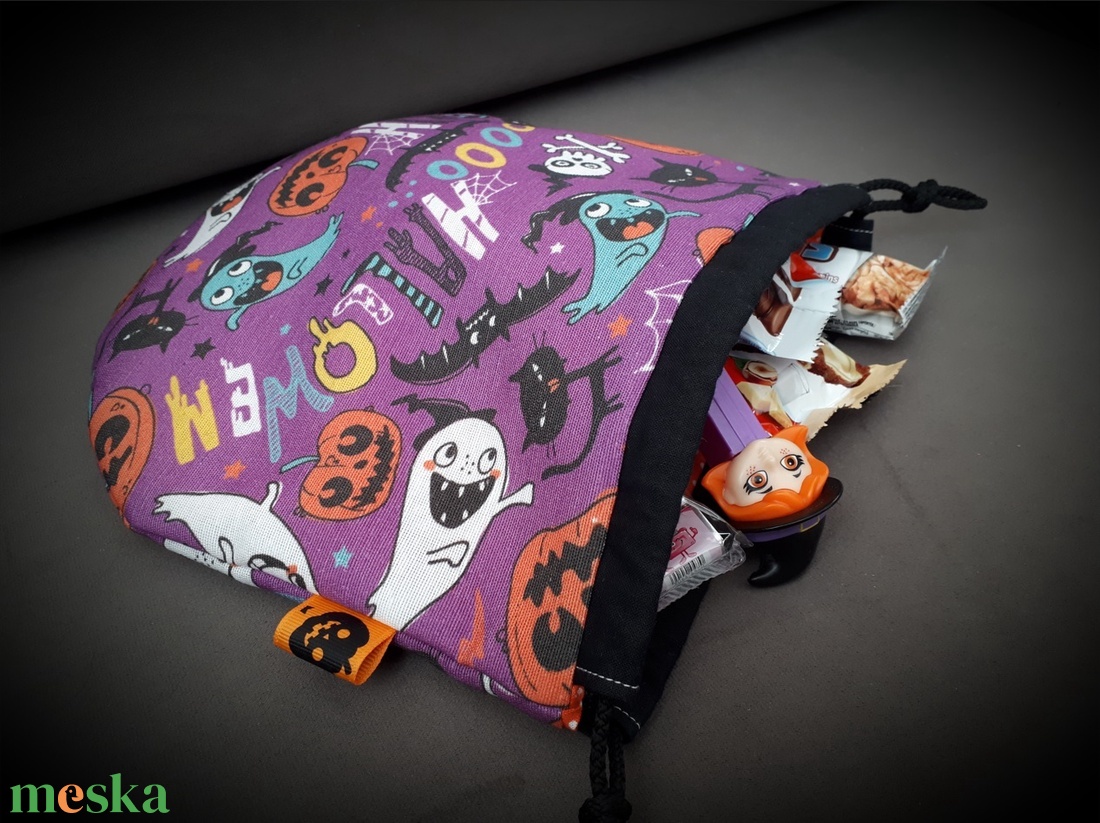 Halloweeni cukorkagyűjtő húzózsinóros zsák gyerekeknek - táska & tok - kézitáska & válltáska - tarisznya - Meska.hu Halloweeni cukorkagyűjtő húzózsinóros zsák gyerekeknek - táska & tok - kézitáska & válltáska - tarisznya - Meska.hu
