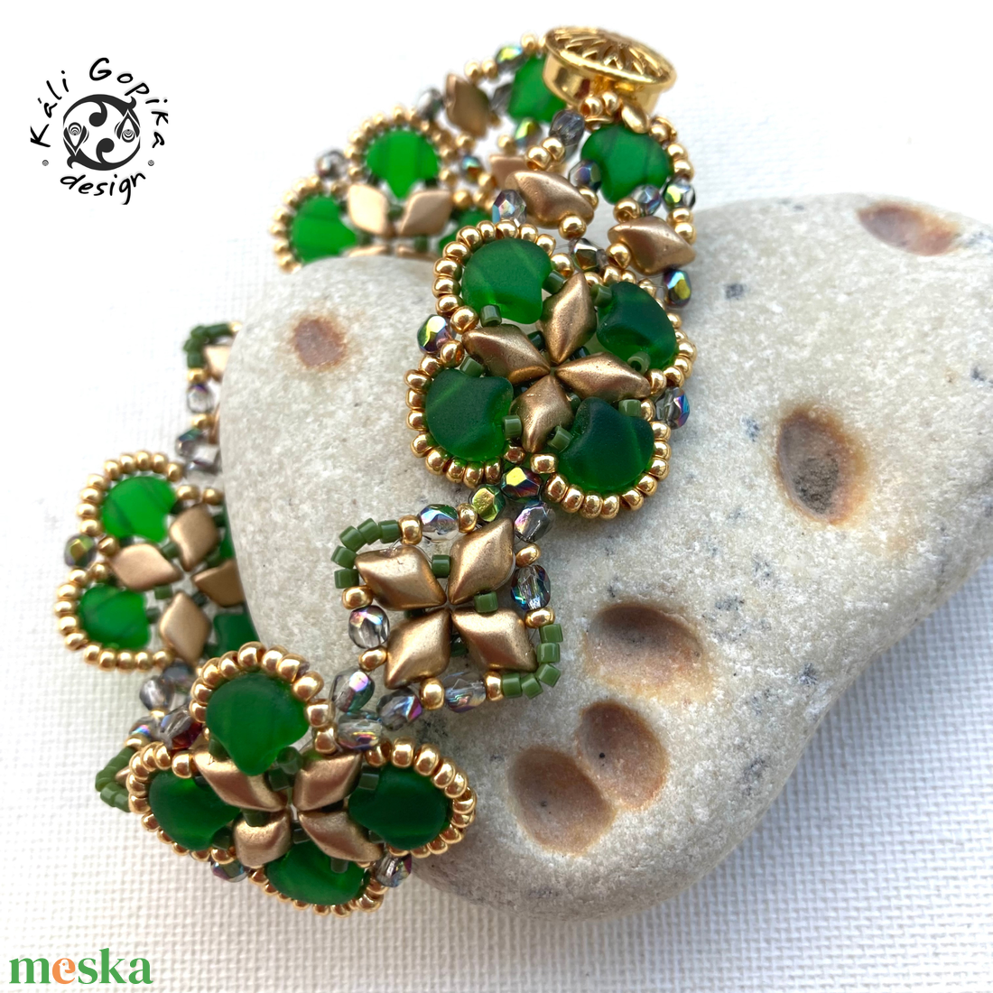 Gyönyörű zöld szerencsehozó gyöngyös karkötő  - ékszer - karkötő - gyöngyös karkötő - Meska.hu