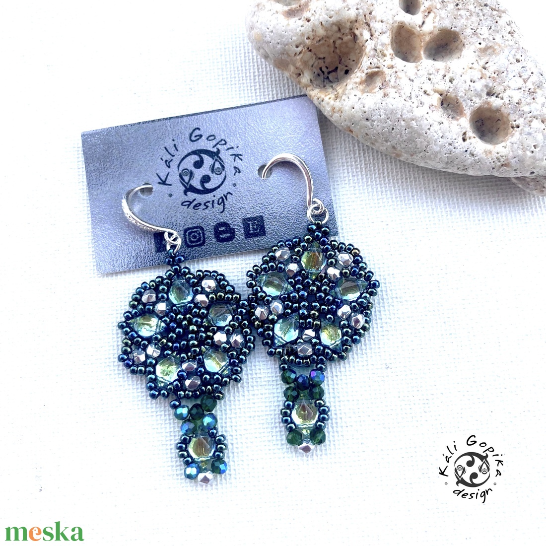 Gyönyörű csillogó gyöngyös fülbevaló  - ékszer - fülbevaló - csillár fülbevaló - Meska.hu