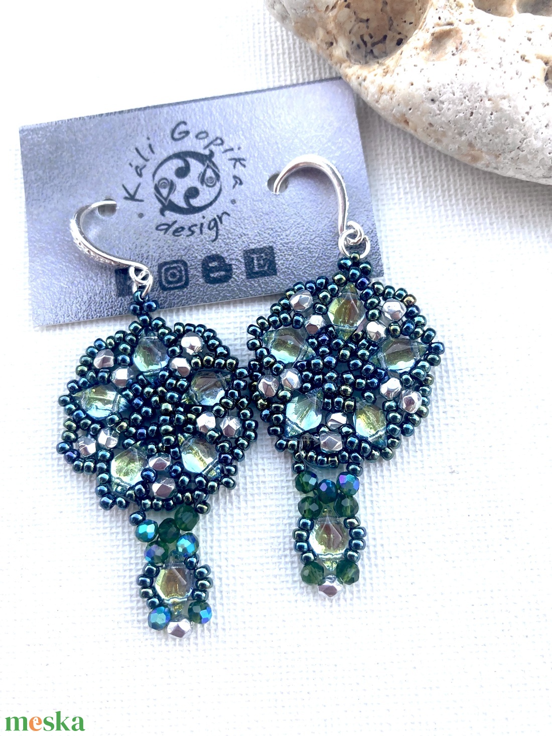 Gyönyörű csillogó gyöngyös fülbevaló  - ékszer - fülbevaló - csillár fülbevaló - Meska.hu