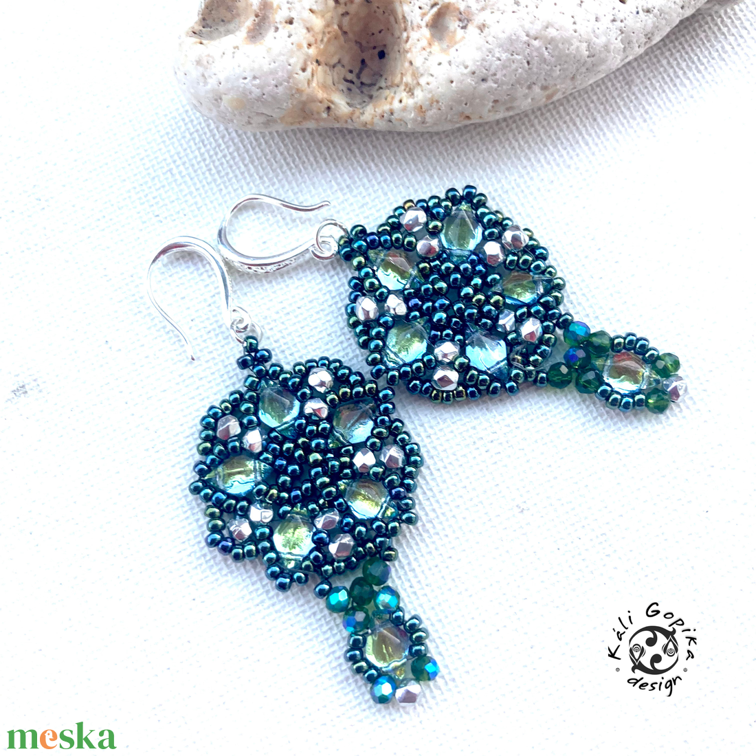 Gyönyörű csillogó gyöngyös fülbevaló  - ékszer - fülbevaló - csillár fülbevaló - Meska.hu