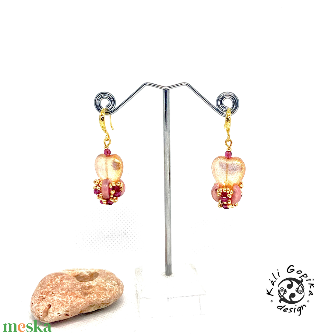 Arany bordó gyöngyös logó szív fülbevaló  - ékszer - fülbevaló - lógó fülbevaló - Meska.hu