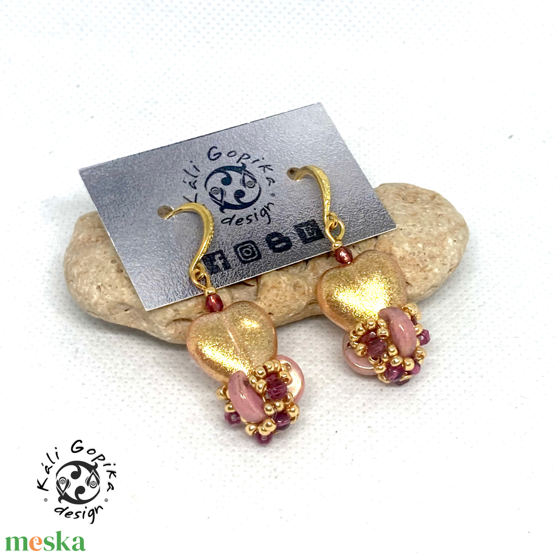 Arany bordó gyöngyös logó szív fülbevaló  - ékszer - fülbevaló - lógó fülbevaló - Meska.hu