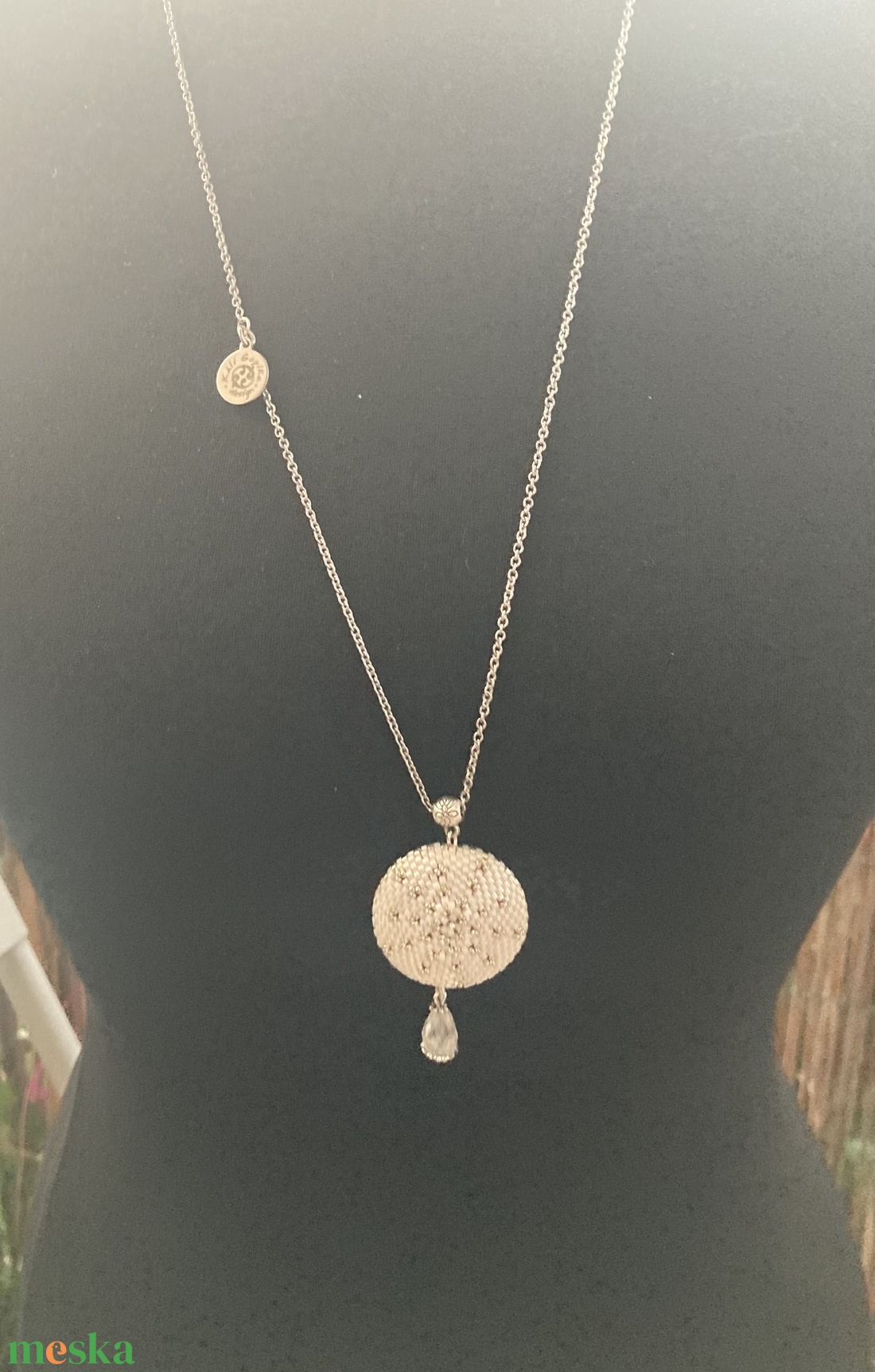 Gyönyörű kétoldalas fehér -ezüst gyöngyfűzött Mandala medál nyaklánc - ékszer - nyaklánc - medál - Meska.hu